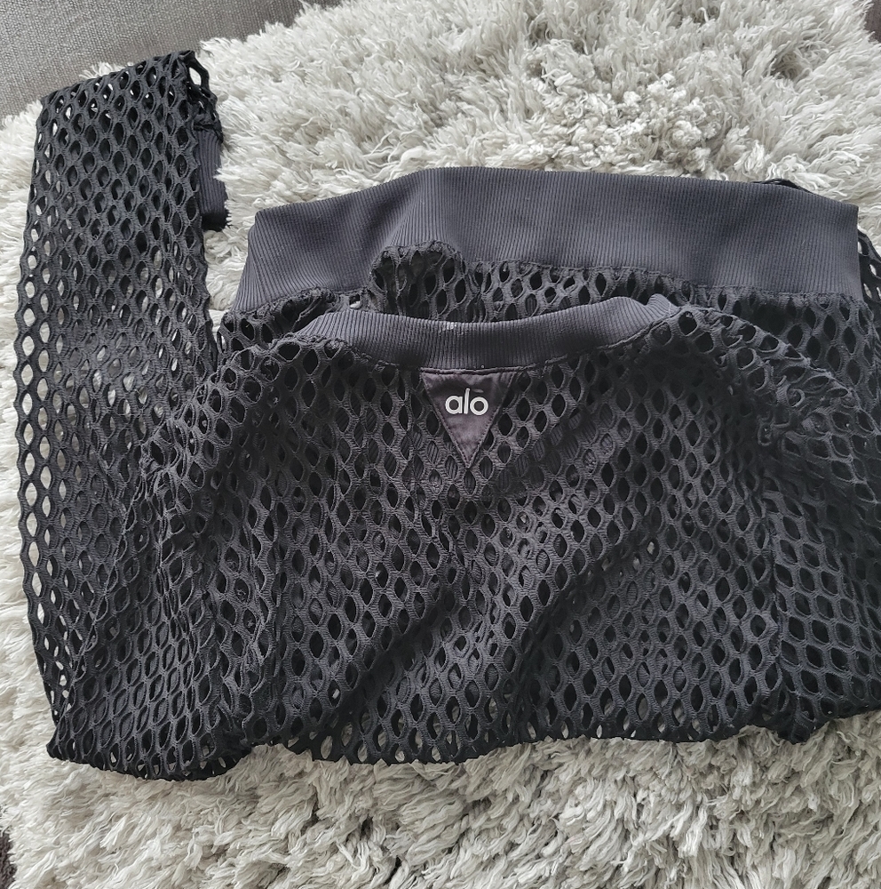 Alo Yoga Mesh Net Crop Top Long Sleeve